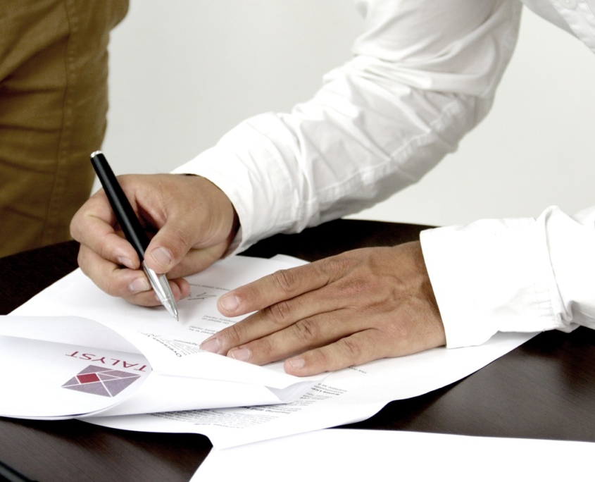 Administración de Fincas en Paracuellos de Jarama firma